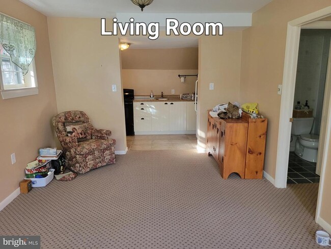 Building Photo - 433 Elm Ave