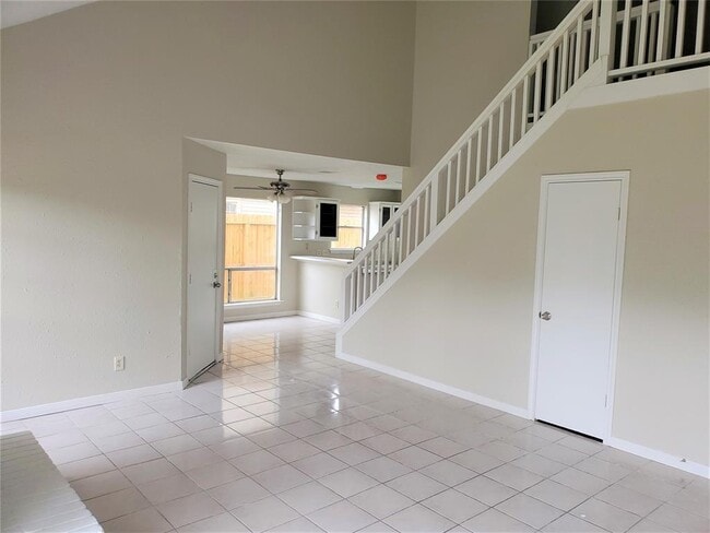 Building Photo - 936 Holbech Ln