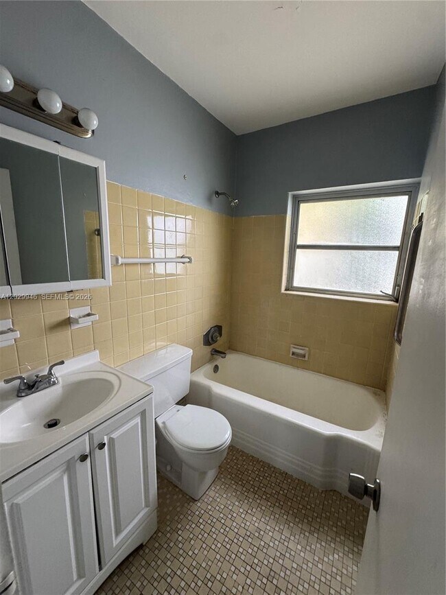Building Photo - 10281 E Bay Harbor Dr