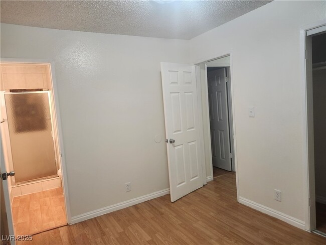 Building Photo - 2600 E Vana Ave