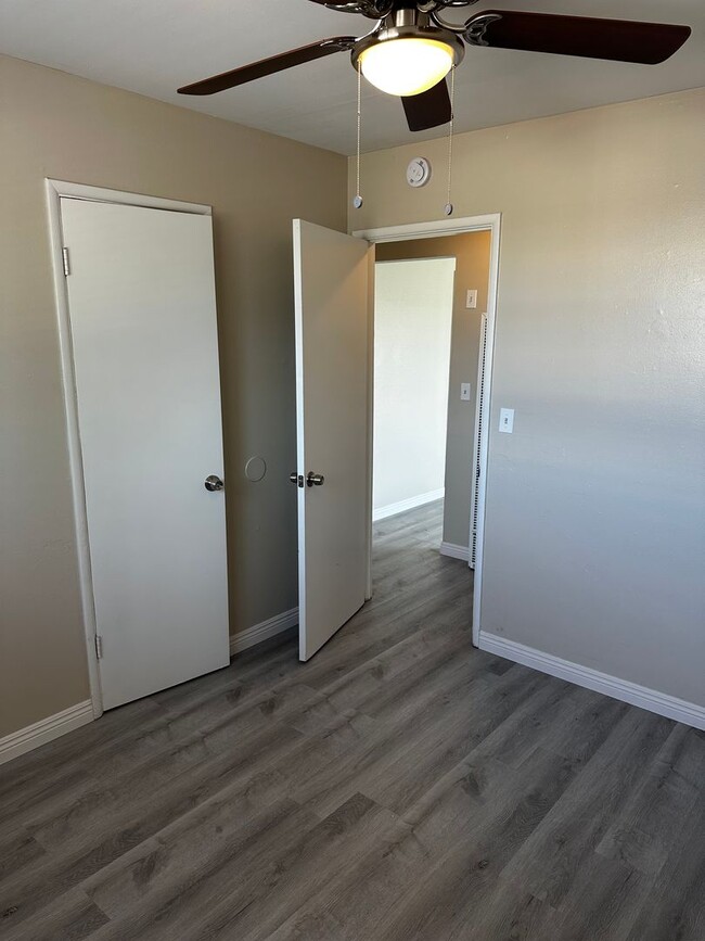 Building Photo - CUTE 3+1 South Bakersfield 93304 $1700