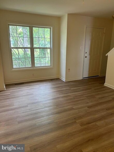 Building Photo - 601 Meadowbrook Dr