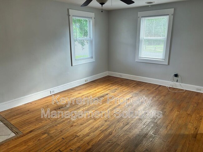 Building Photo - 501 Sherwood Ave