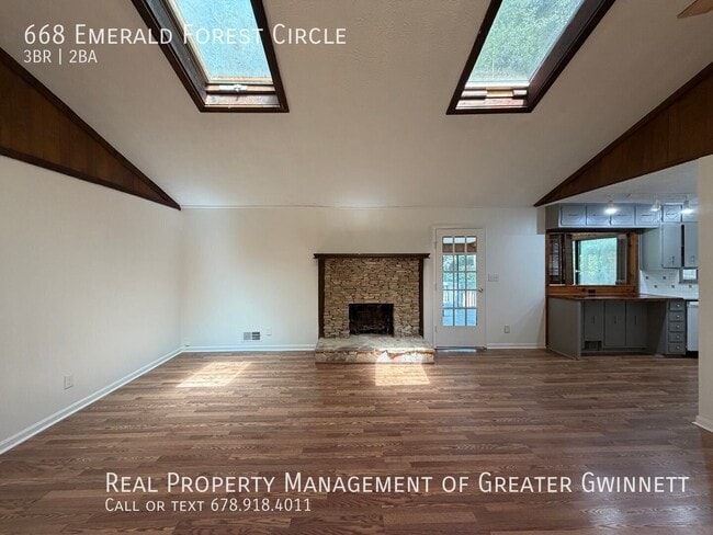 Building Photo - 668 Emerald Forest Cir SW