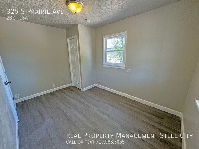 Building Photo - 325 S Prairie Ave