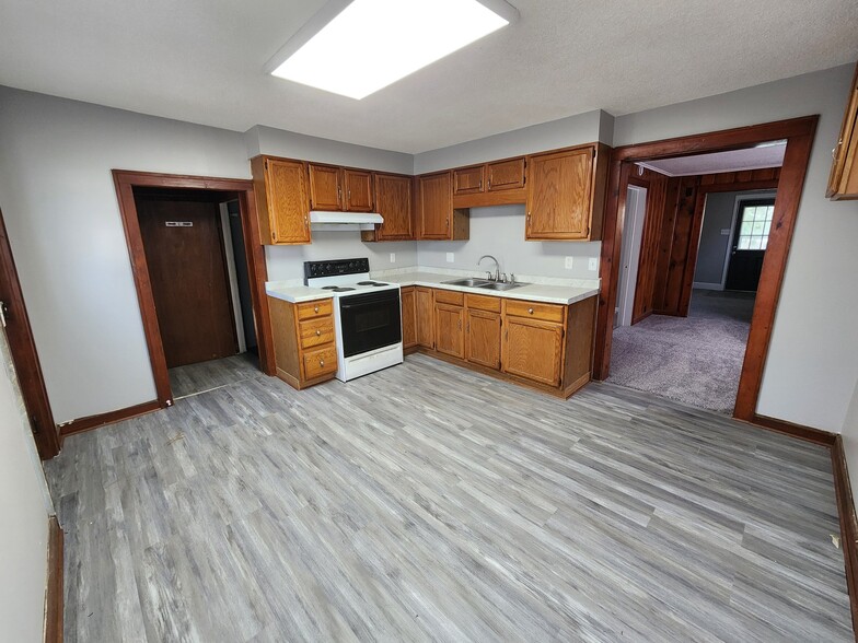 Building Photo - 1012 E 15th St