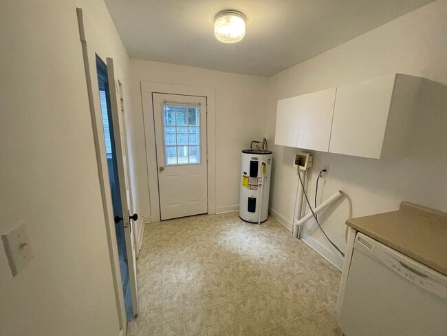 Building Photo - Historic Downtown Wilmington Cottage