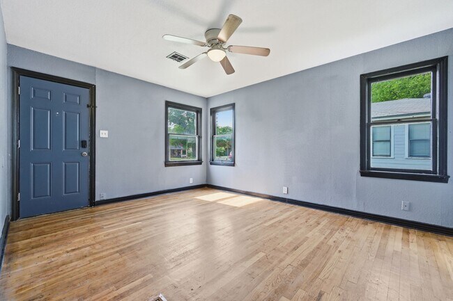 Building Photo - 808 H St NW