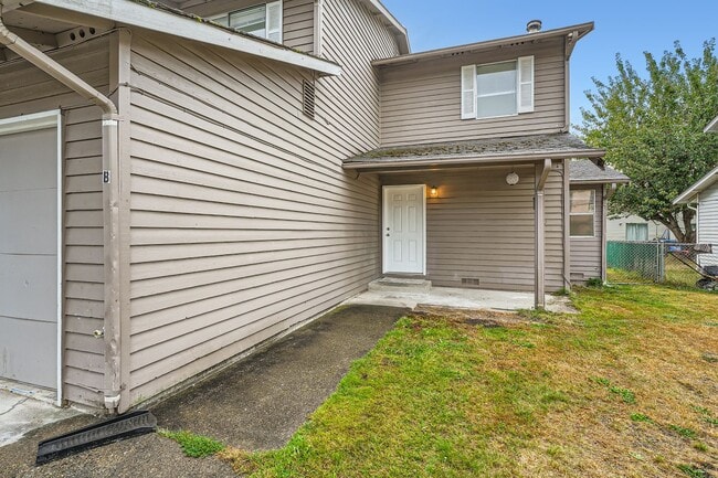 Building Photo - 2025 C St SE