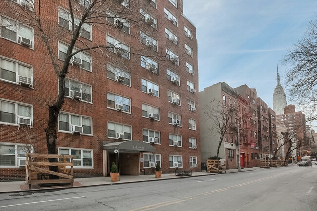 Building Photo - 240 E 35th St