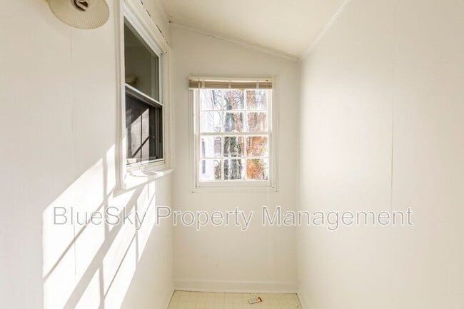 Building Photo - 1202 Cherry Ave