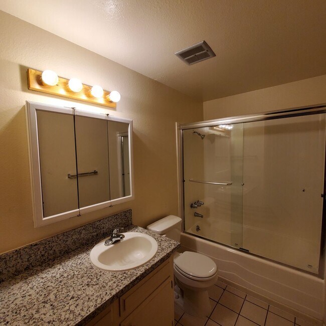 Building Photo - Jefferson Street Duplex