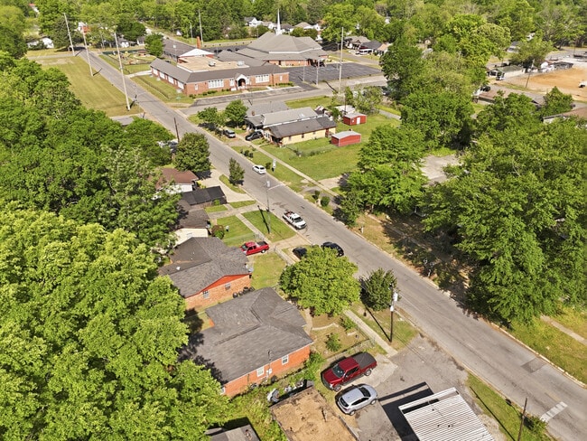 Building Photo - 2683 21st St