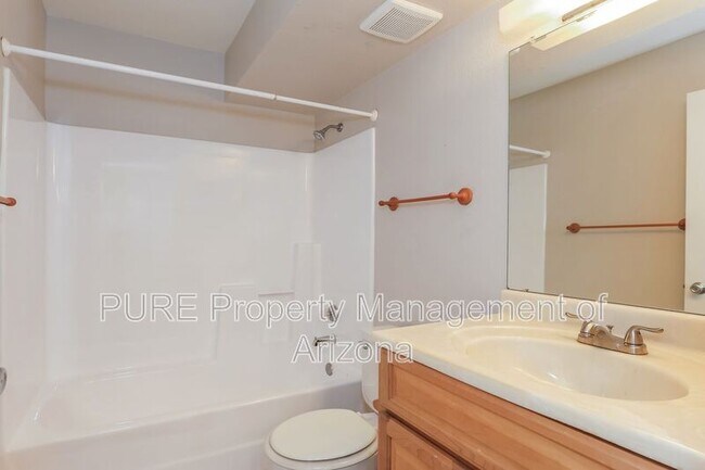 Building Photo - 616 S Hardy Dr