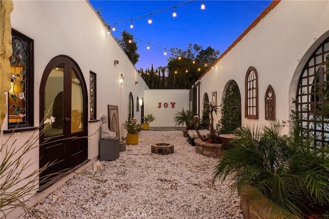 Building Photo - 3092 Laurel Canyon Blvd