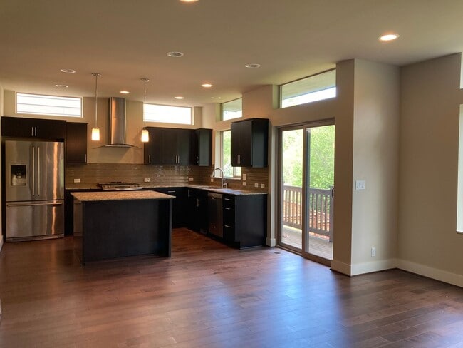 Building Photo - Newcastle Home