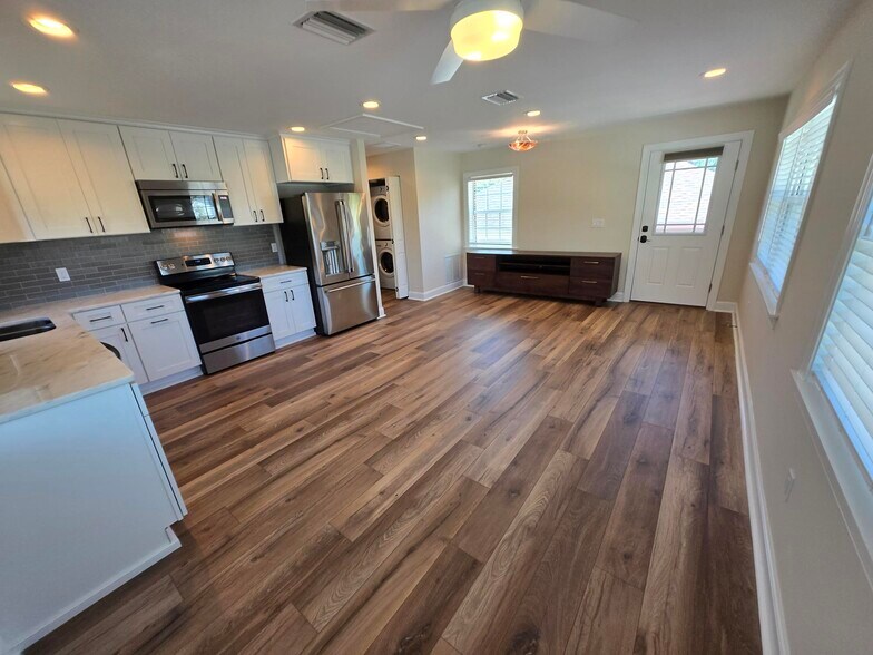 Building Photo - 2495 13th Ave N