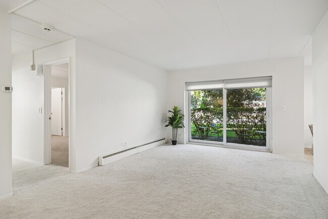 Building Photo - 801 E Miner St