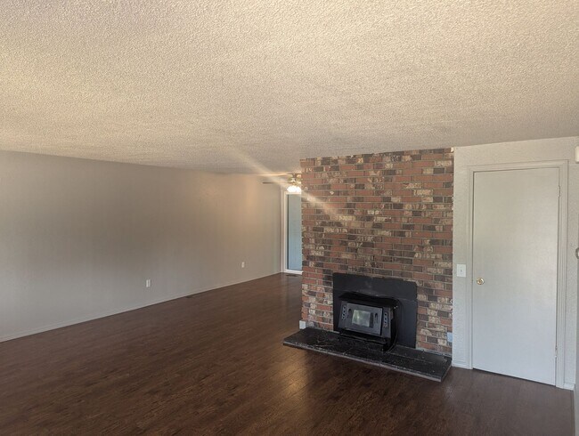 Building Photo - 1108 N 16th St