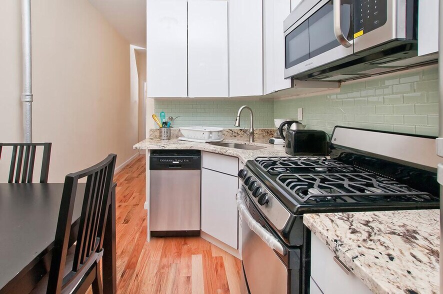 Building Photo - 2370 1st Ave