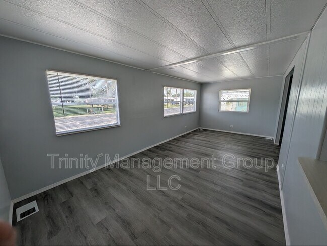 Building Photo - 207 Dolphin Dr N