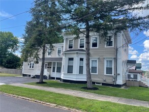 Building Photo - 44 Bridge St