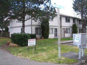 Building Photo - Quiet Two Bedroom Apartment in Keizer