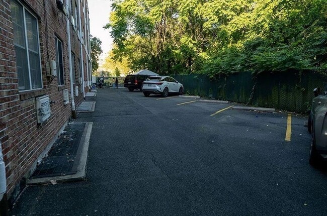 Building Photo - 9526 Schenck St