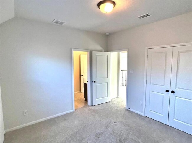Building Photo - 7027 House Wren Ct