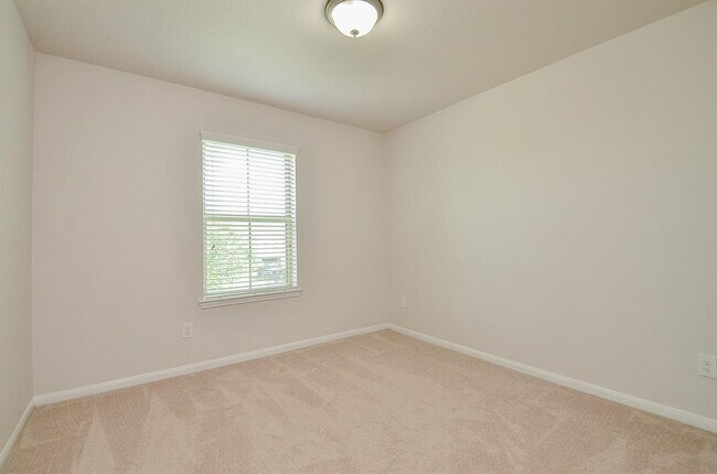 Building Photo - 5610 White Camelia Ct