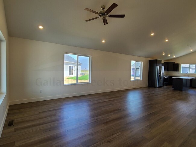 Building Photo - 4 Bedroom 3 Bathroom Single Family Home