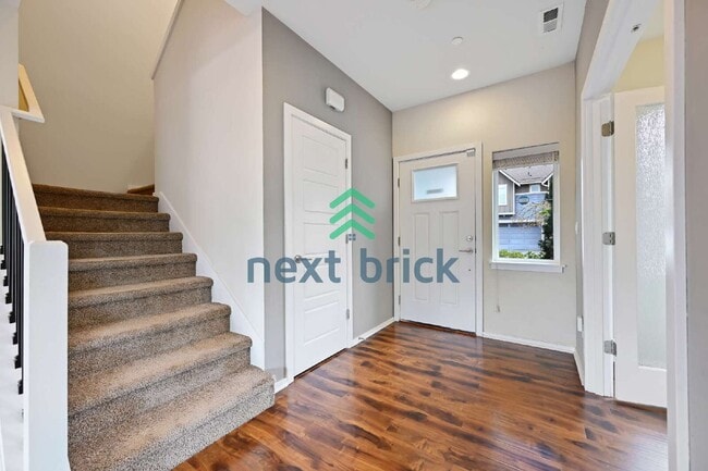 Building Photo - Spacious 3-Bedroom Lynnwood Retreat with 2230 sqft of Comfort!