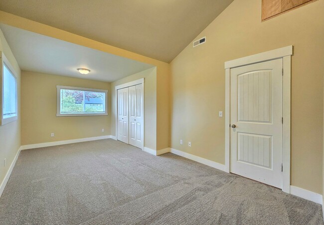 Building Photo - 3 Bedroom Home in Sedro Woolley Available Now