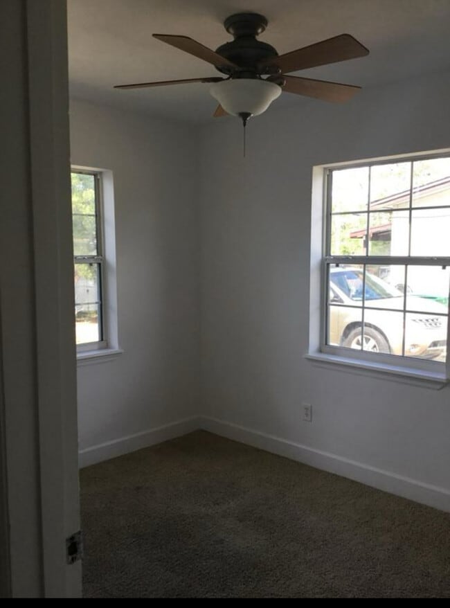 Building Photo - 654 Merrimac St
