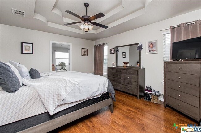 Building Photo - 1415 Loving Trl