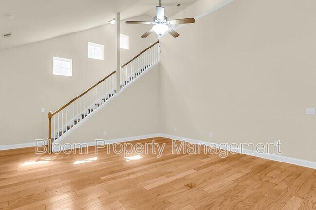 Building Photo - 2649 Lohr Dr