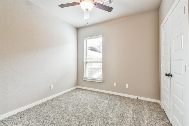 Building Photo - 9708 Grosbeak Ln