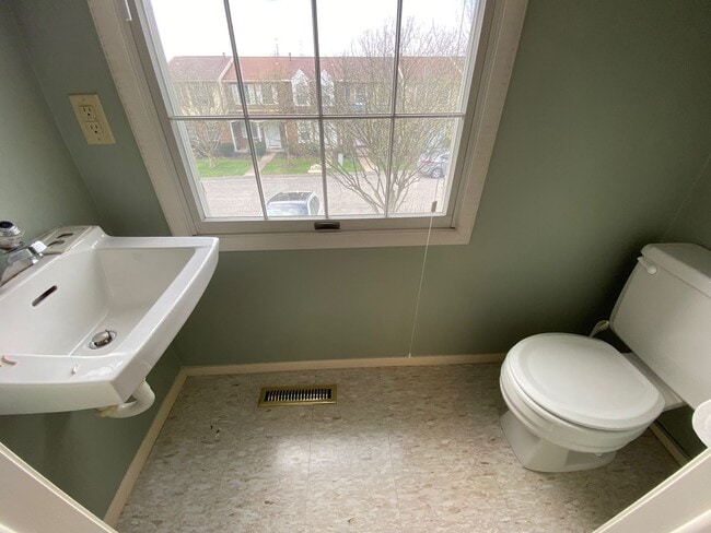 Building Photo - Beautiful Townhouse for Rent