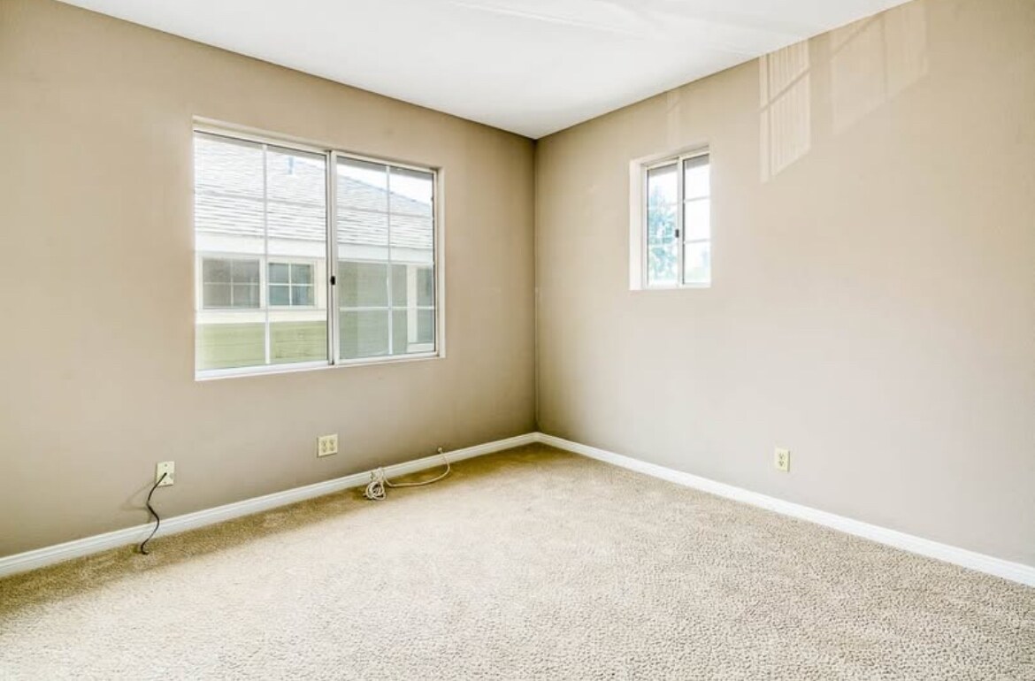 Building Photo - 412 Forest Ln