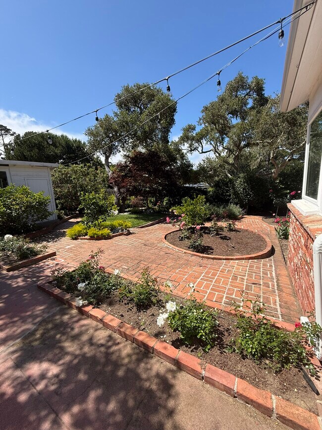 Building Photo - 810 Martin St