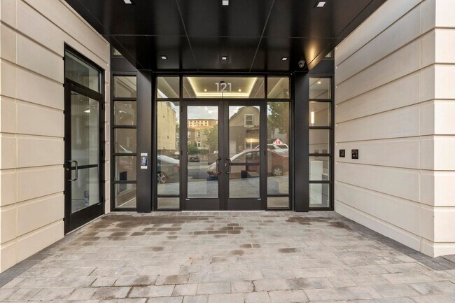 Building Photo - 660 Grand St