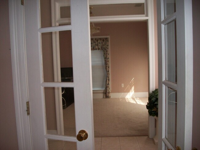 Building Photo - Spacious home in Woodlawn Estates