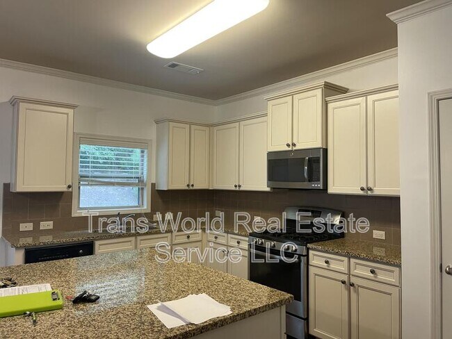 Building Photo - 765 Westmoreland Ln NE