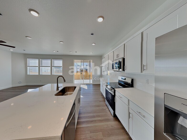 Building Photo - 10065 Abilene St