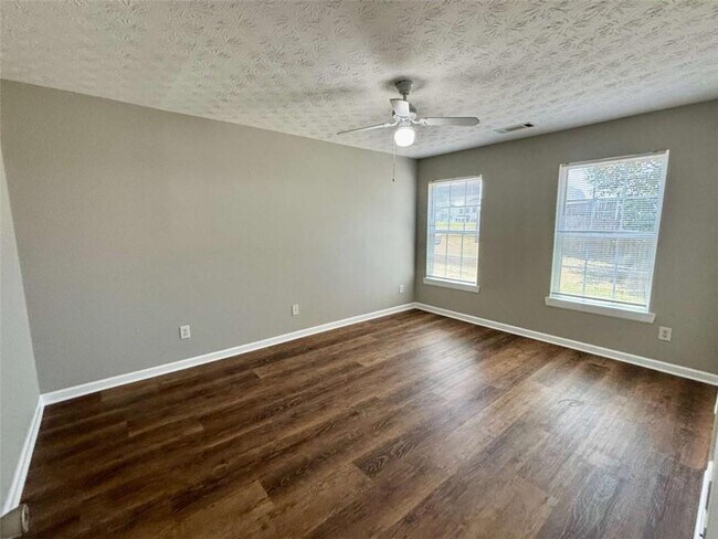 Building Photo - 500 Dove Way