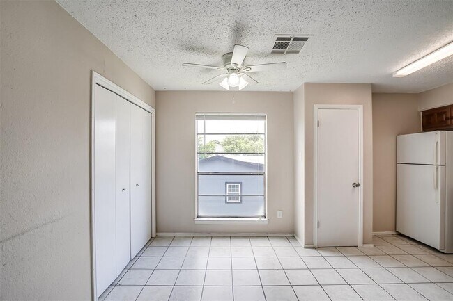 Building Photo - 8419 Riverstone Dr