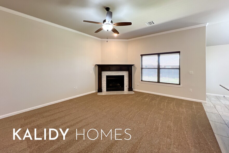 Building Photo - 4812 Crystal Hill Dr