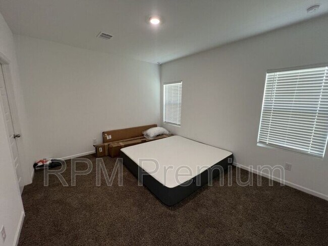 Building Photo - 1255 Drago Dr