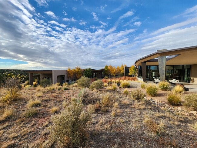 Building Photo - 36 Plz del Centro