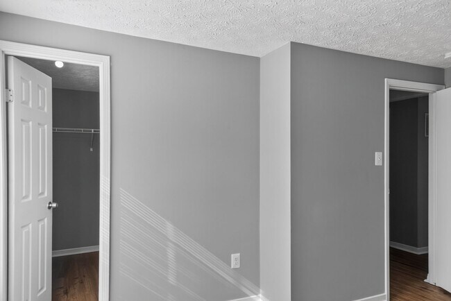 Building Photo - Available Now!  3 Bedroom Townhouse King George